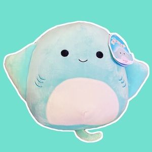 Maggie the Stingray Squishmallow